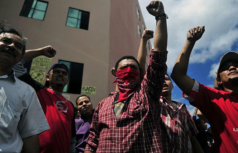 Zelaya pide a EE.UU. enfrentar "con fuerza" la "dictadura" de Micheletti