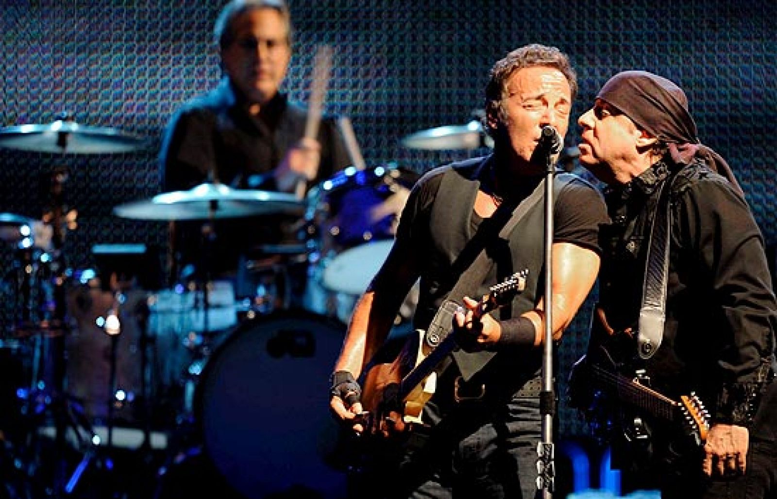 El 'boss'  hace vibrar a 36.000 personas en Bilbao, donde ha comenzado una gira por España que le llevará a Benidorm, Sevilla, Valladolid y Santiago.