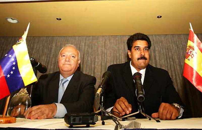 Moratinos garantiza a Zelaya que España apoyará su regreso "lo antes posible"