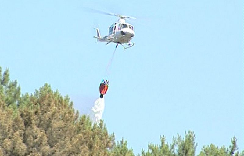 Consiguen controlar el incendio de Las Hurdes y esperan que se extinga en 24 horas