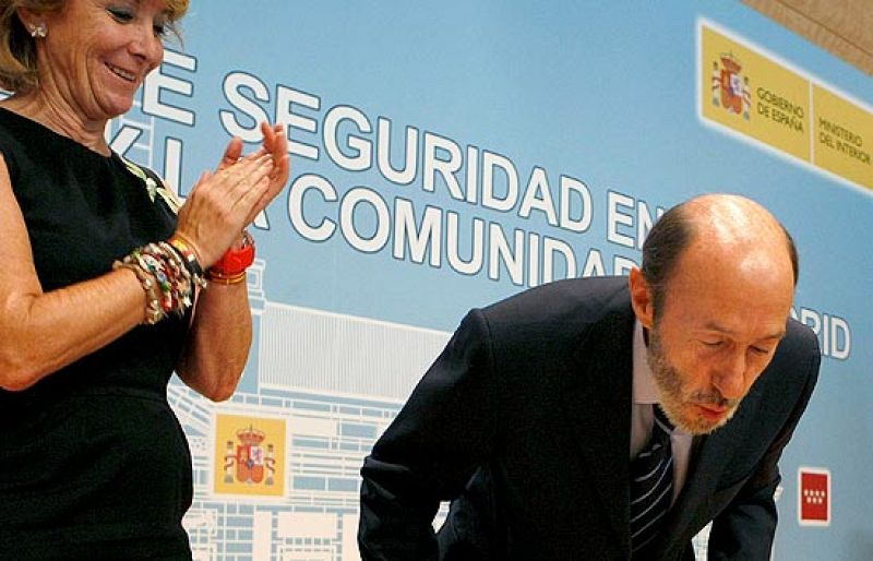 Aguirre se disculpa ante Zapatero por haberle llamado "sindicalista retrógrado piquetero"