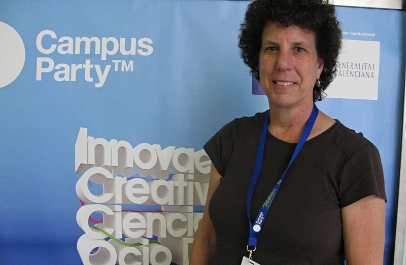 Una astronauta de la NASA aterriza en la Campus