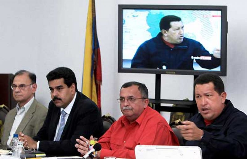 Chávez retira a su embajador en Bogotá por las acusaciones de Uribe