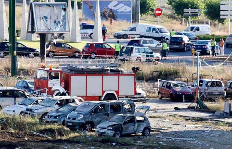 Dos etarras colocaron la bomba el martes a mediodía y huyeron con un tercero