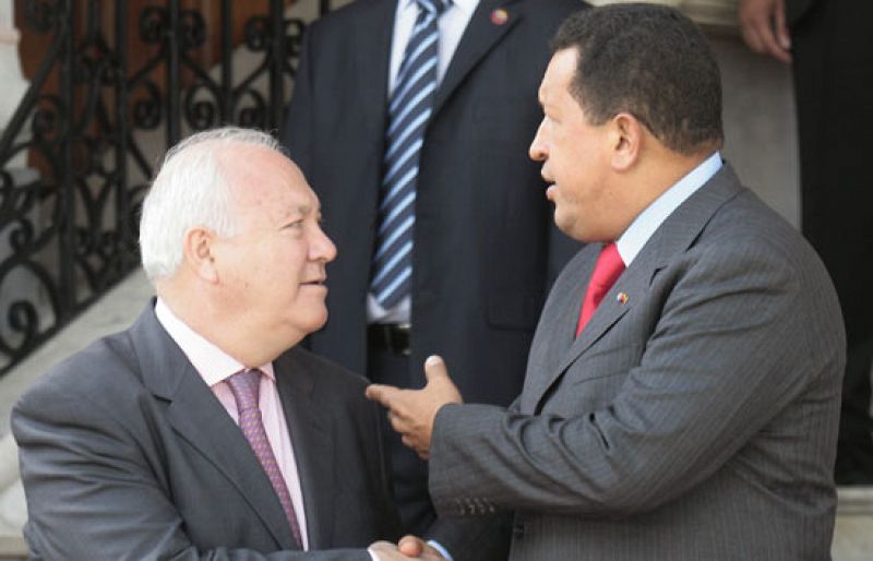 Moratinos expresa a Chávez el compromiso de crear una relación "sólida"