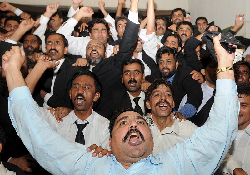 El Supremo de Pakistán dictamina que Musharraf "pisoteó la Constitución" en 2007