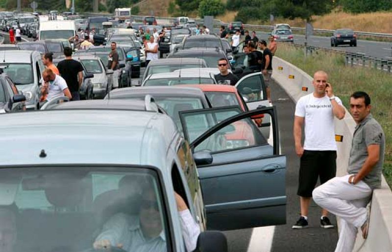 Retenciones en las principales vías de acceso a la costa mediterránea, sobre todo en Valencia