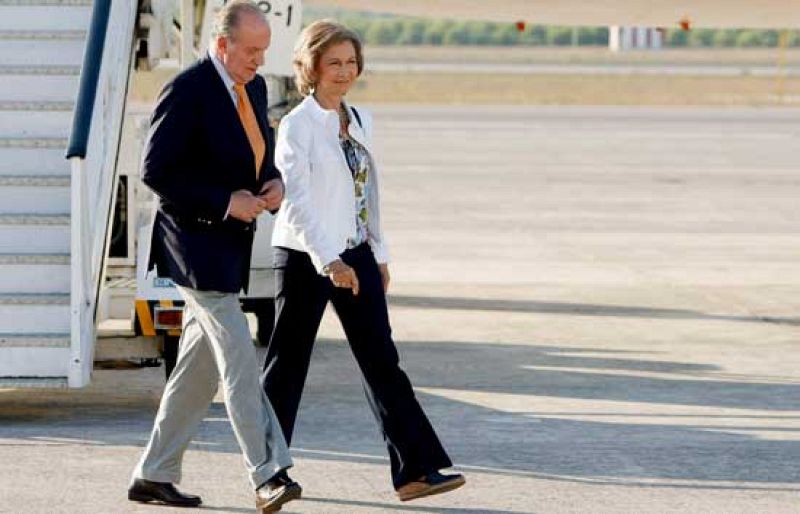 El Rey asegura que a los terroristas de ETA "seguiremos dándoles en la cabeza"