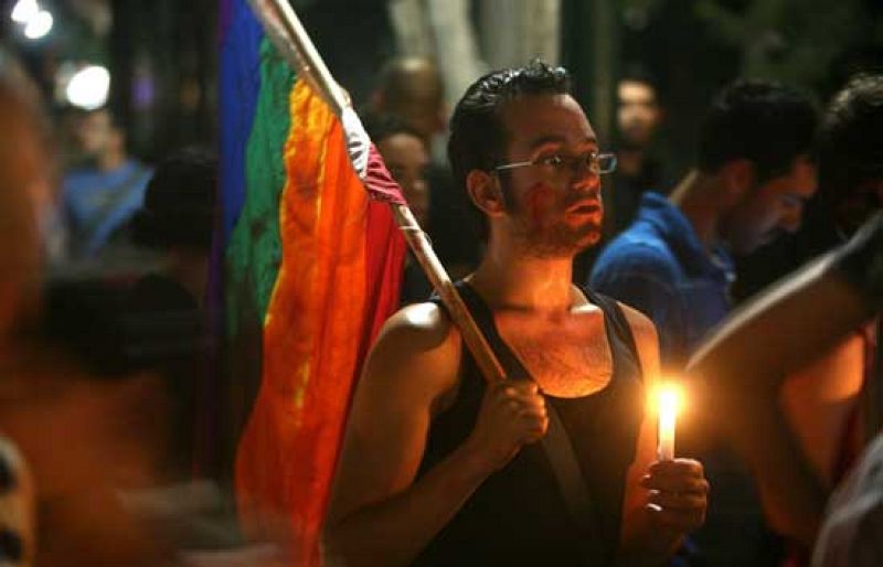 Dos muertos y doce heridos en un tiroteo en un local de ambiente 'gay' de Tel Aviv