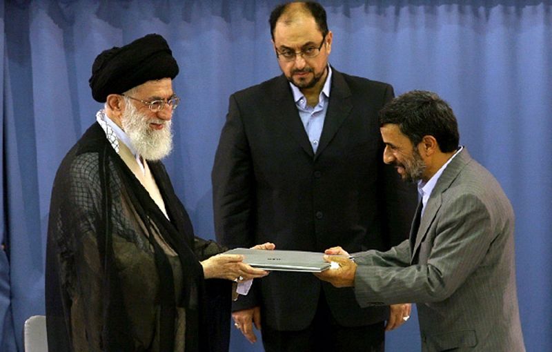 El líder supremo iraní confirma como presidente a Ahmadineyad tras las protestas por fraude