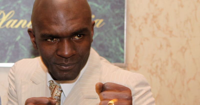 Emilio Buale es Frank Carrera