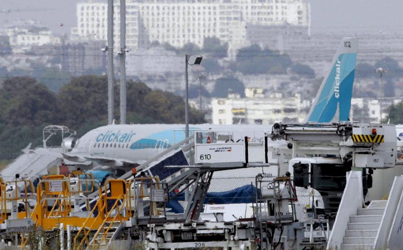 Se incendia el motor de un avión de Vueling que iba a despegar hacia Alicante