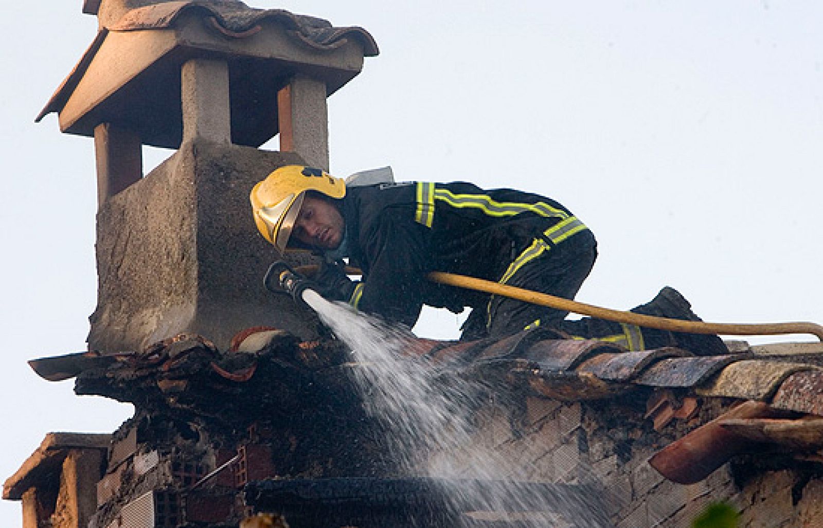 El fuego ha quemado 15 casas pero no ha dejado víctimas.