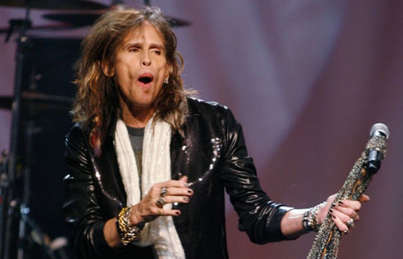 Así se rompió el hombro el cantante Steven Tyler