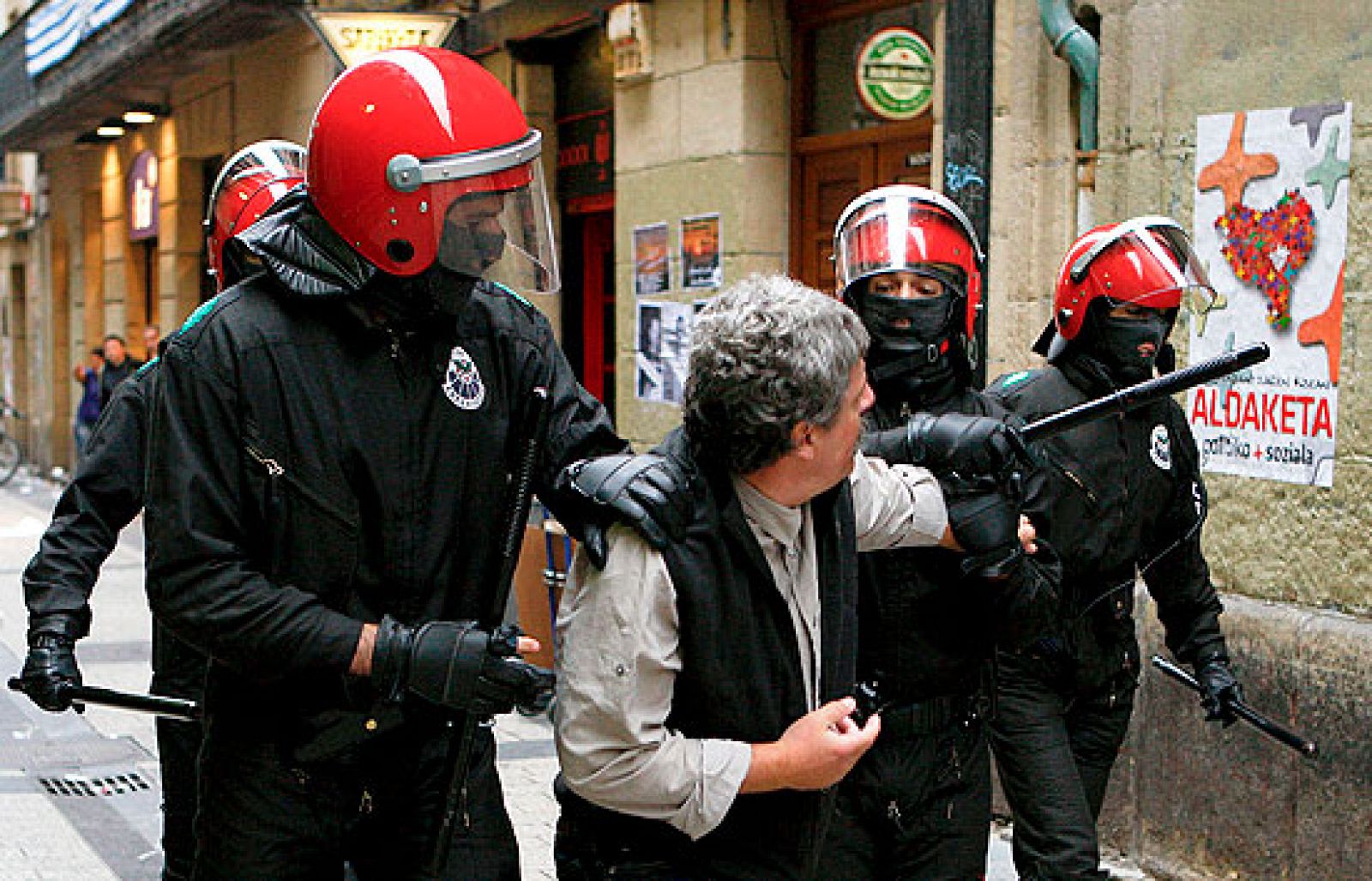 La Ertzaintza carga contra la Izquierda Abertzale | Ver