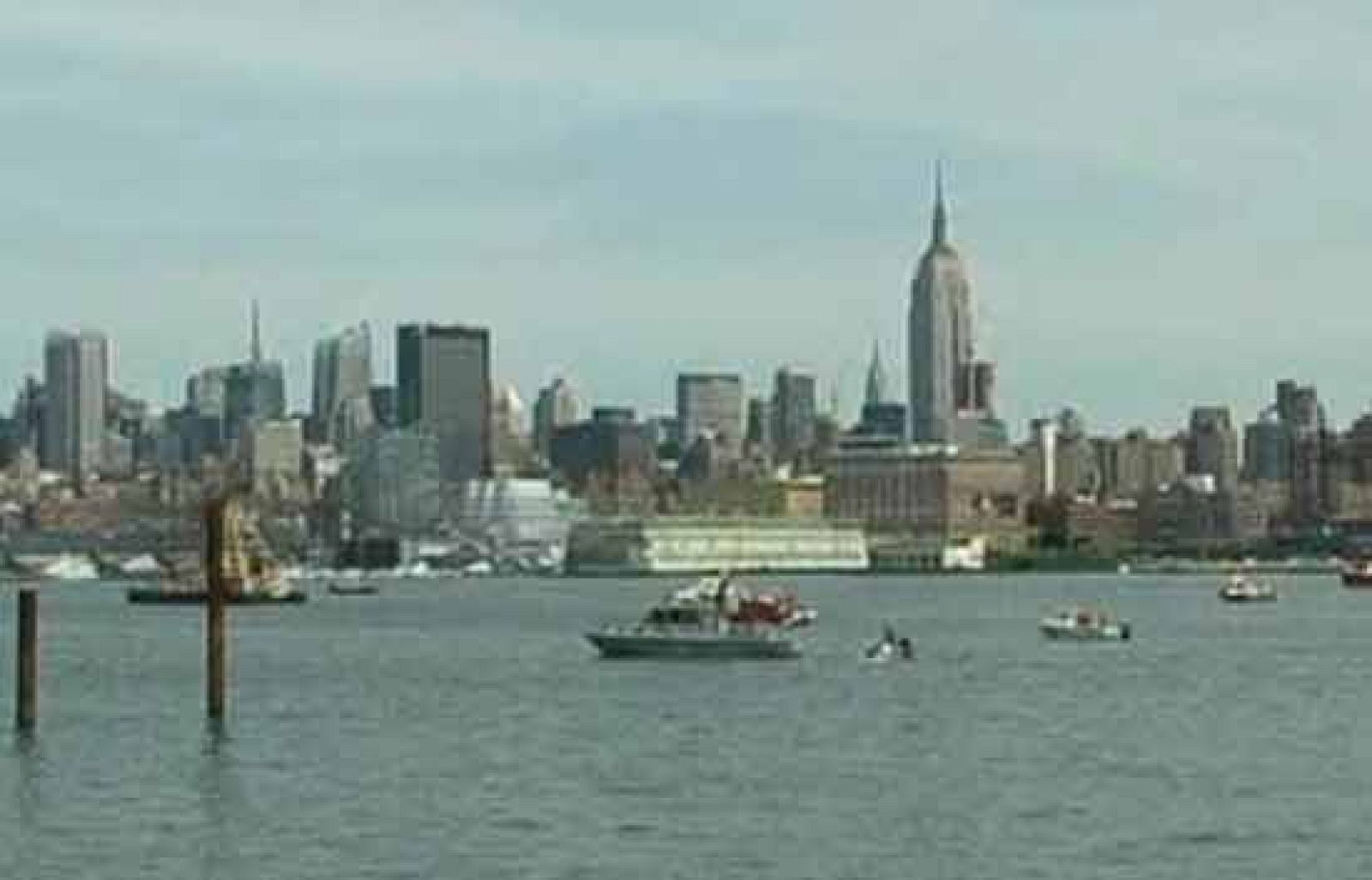 Nueve personas mueren al chocar un helicóptero y una avioneta en Nueva York