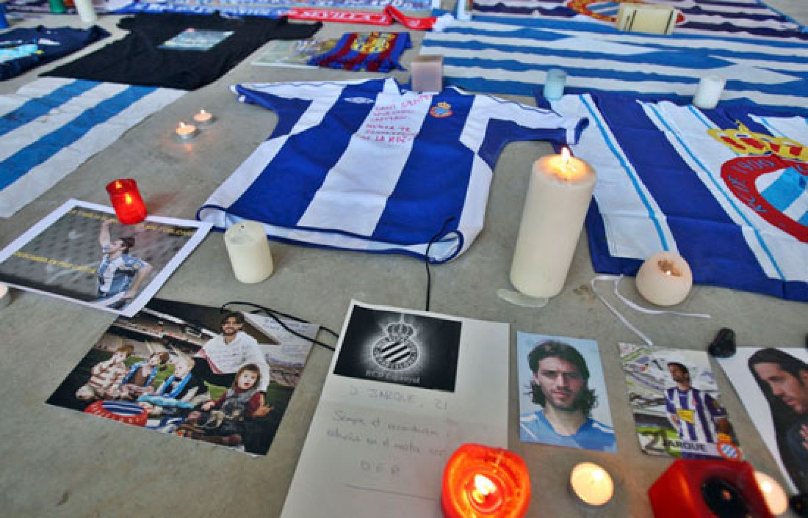 Casi dos años después de la muerte de Antonio Puerta, el dolor ha regresado al mundo del fútbol con el fallecimiento de Jarque.