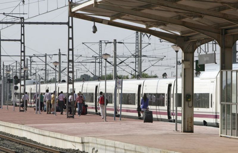 Un corte por la lluvia interrumpe durante 19 horas el servicio del AVE entre Madrid y Andalucía