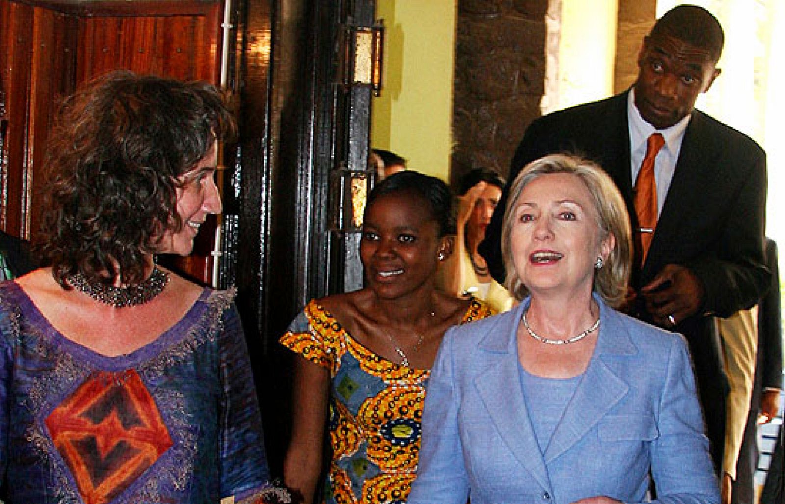 Hillary Clinton: 'No soy un canal de mi esposo' | Ver