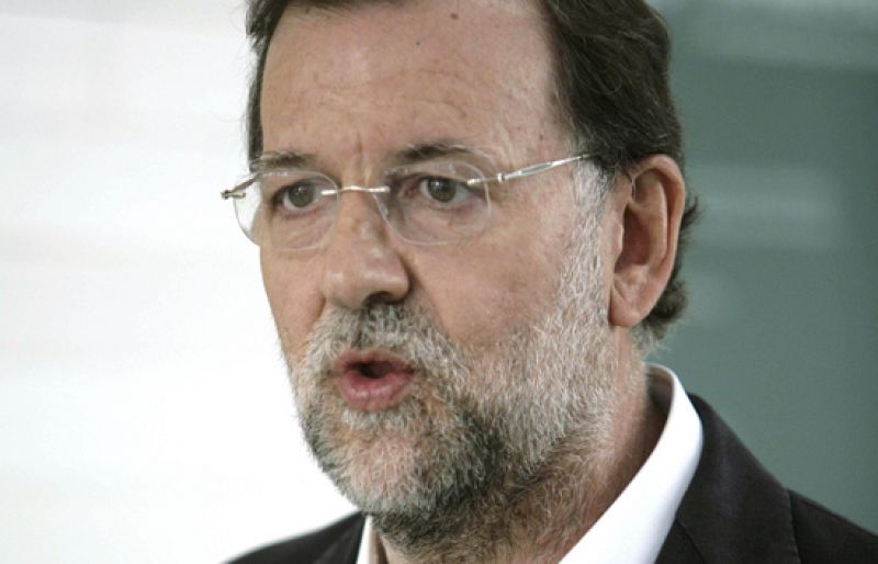 Rajoy apoya a Cospedal y denuncia una "inquisición" contra el PP