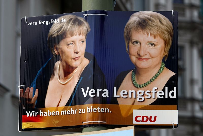 El escote de Merkel, reclamo electoral de una candidata de su partido