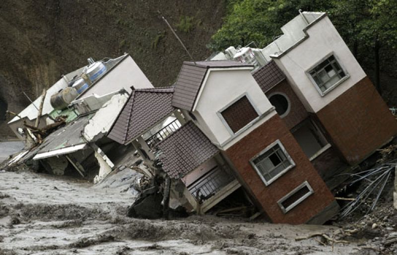 Más de 700 personas quedan sepultadas por un alud de tierra en dos localidades de Taiwán