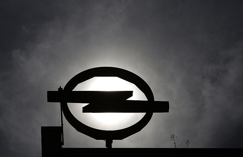 Magna presenta un "proyecto de contrato" para comprar Opel, pero no cierra el acuerdo