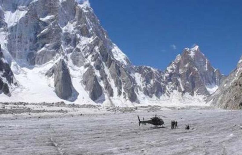 Nueve alpinistas comienzan el agónico rescate de Óscar Pérez en Pakistán