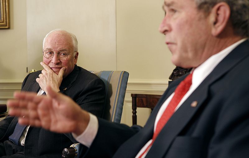 Cheney reniega de la actitud "blanda" y "débil" de Bush en su segundo mandato