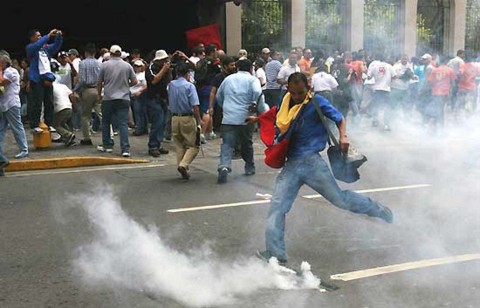 Violentas protestas por la nueva ley de educación venezolana | Ver