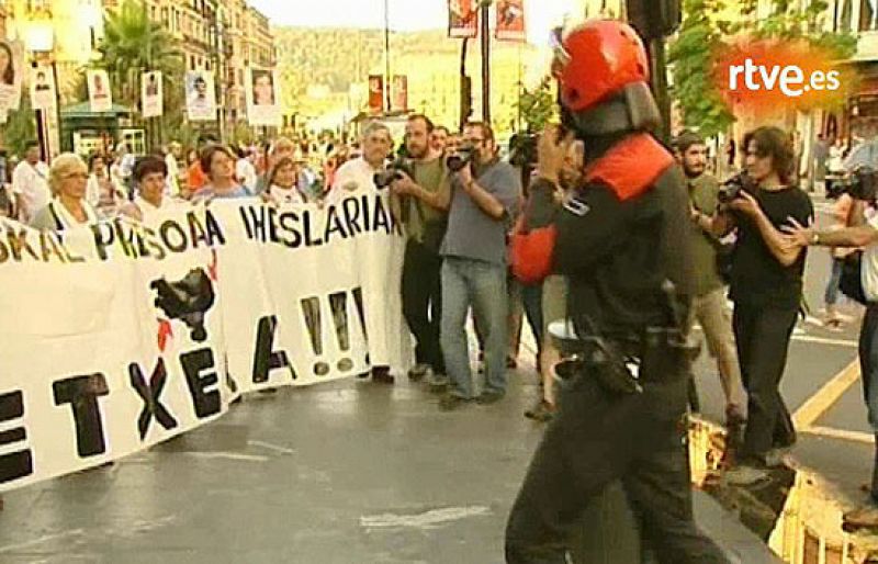 La Ertzaintza impide la celebración de la manifestación prohibida en San Sebastián y aborta otra