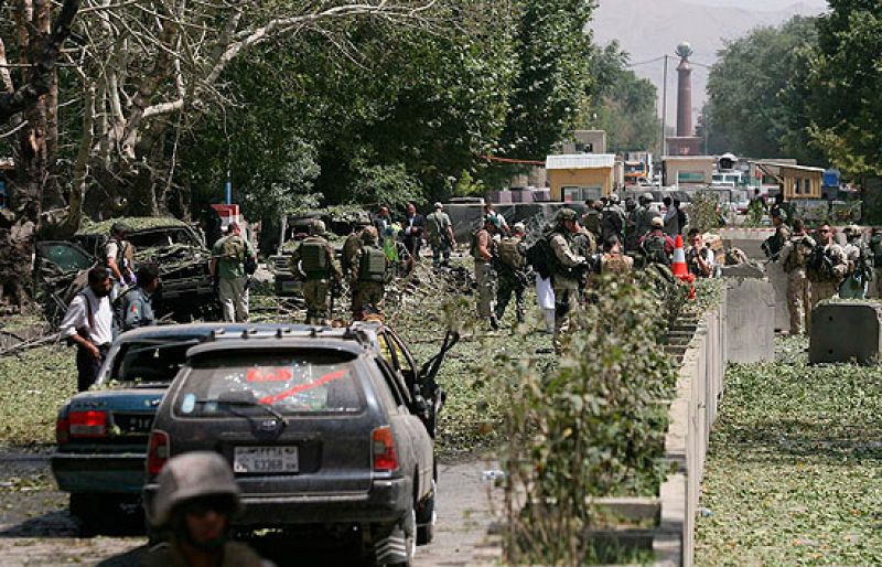 Al menos siete muertos y 91 heridos en un ataque suicida junto a la sede de la OTAN en Afganistán