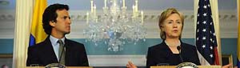 Chávez responde a Clinton que ni ella se cree que su acuerdo con Colombia no afecte a terceros