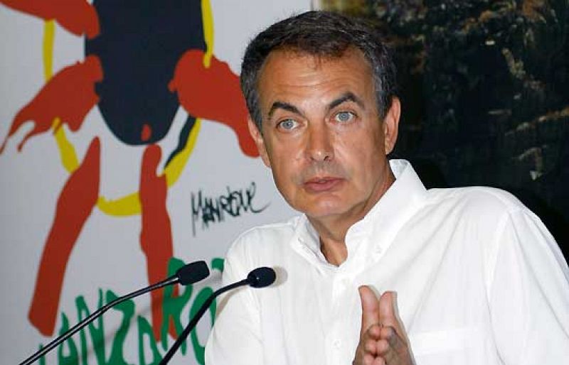 Zapatero no descarta modificar la ayuda de los 420 euros tras las críticas recibidas por los requisitos