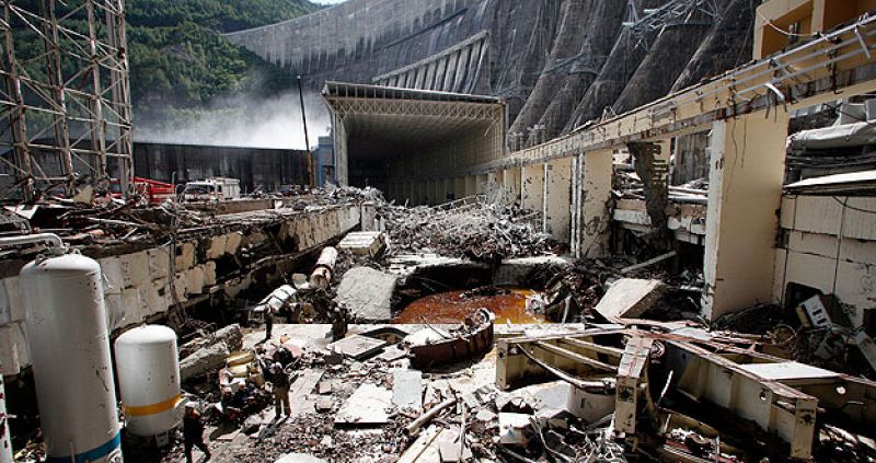 Rusia confirma 14 muertos en el desastre de la hidroeléctrica y busca a 60 desaparecidos