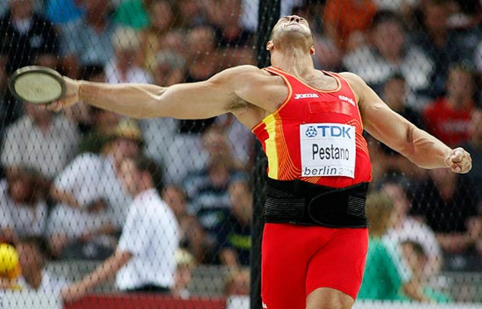 Mayte Martínez y Mario Pestano, al borde de las medallas. La vallisoletana acabó sexta y el canario concluyó décimo, muy lejos de su mejor marca personal. Usain Bolt volvió a la pista de Berlin para clasificarse para la final de 200 sin excesivo es