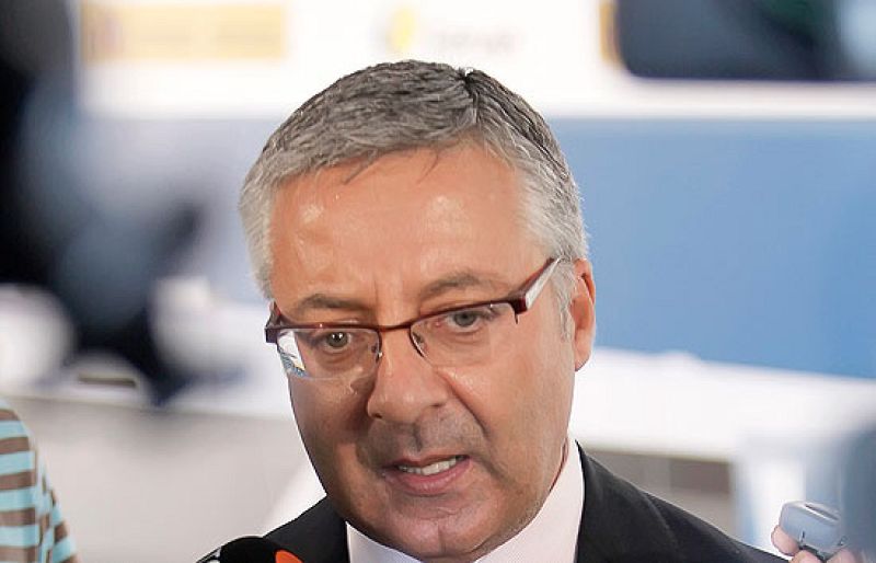 Blanco aboga por "contener" el sueldo de los funcionarios en 2010 para contener el gasto