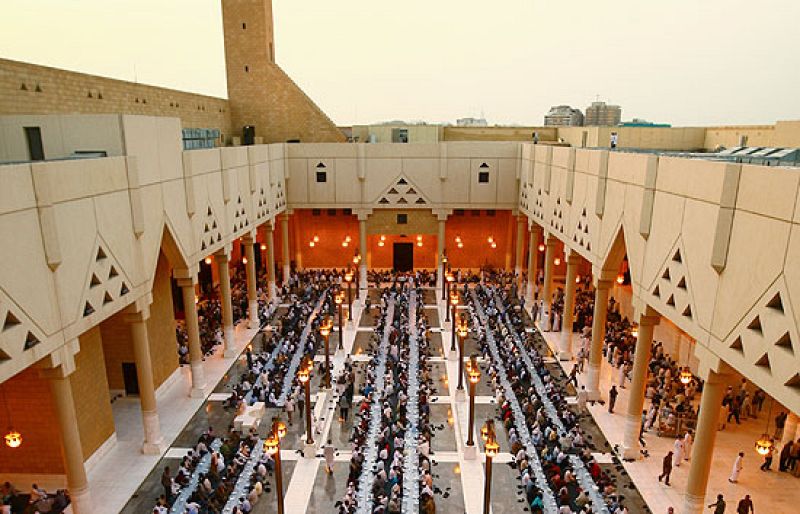 La mayor parte del mundo musulmán comienza su mes más sagrado, el Ramadán