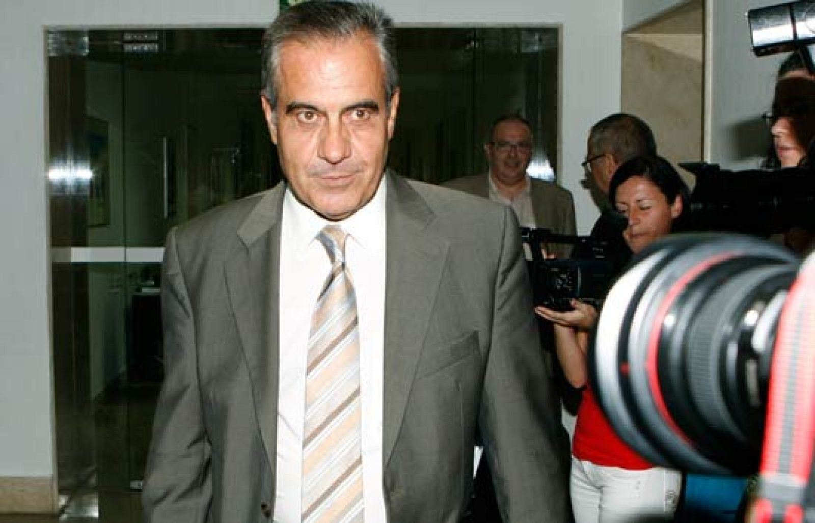 El Gobierno se plantea ampliar la ayuda de 420 euros | Ver