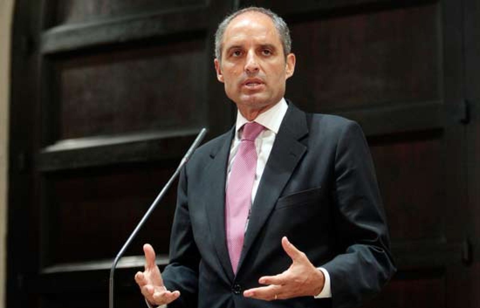 Camps remodela el Gobierno sin cambiar las caras | Ver