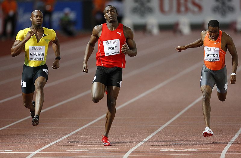 Bolt derrota a Powell en el último suspiro con 9.81
