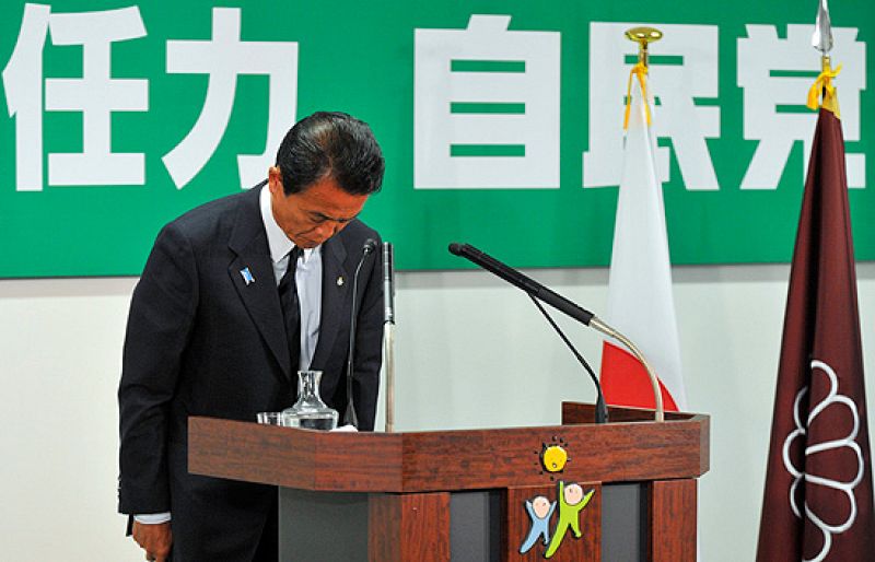 El primer ministro japonés reconoce su fracaso frente los problemas sociales tras las elecciones