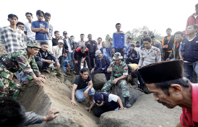 Al menos 57 personas han muerto en Indonesia por un terremoto de 7,0 en la escala Richter