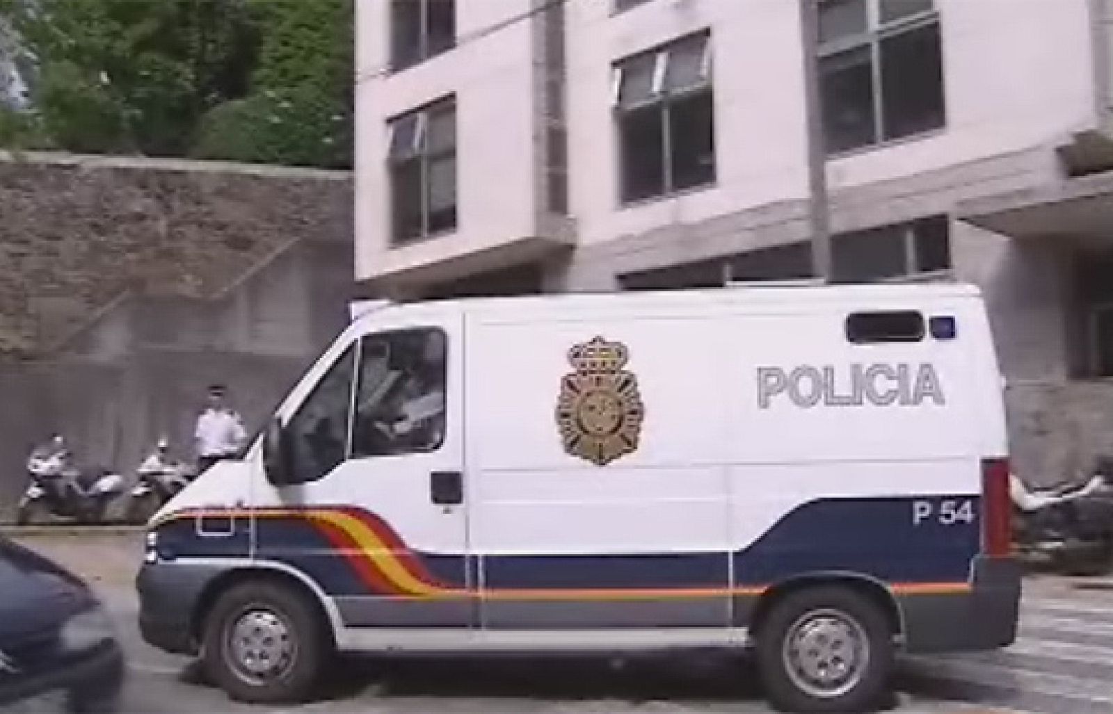 Detienen a un joven senegalés por agredir a un policía con un destornillador en Ferrol | Ver