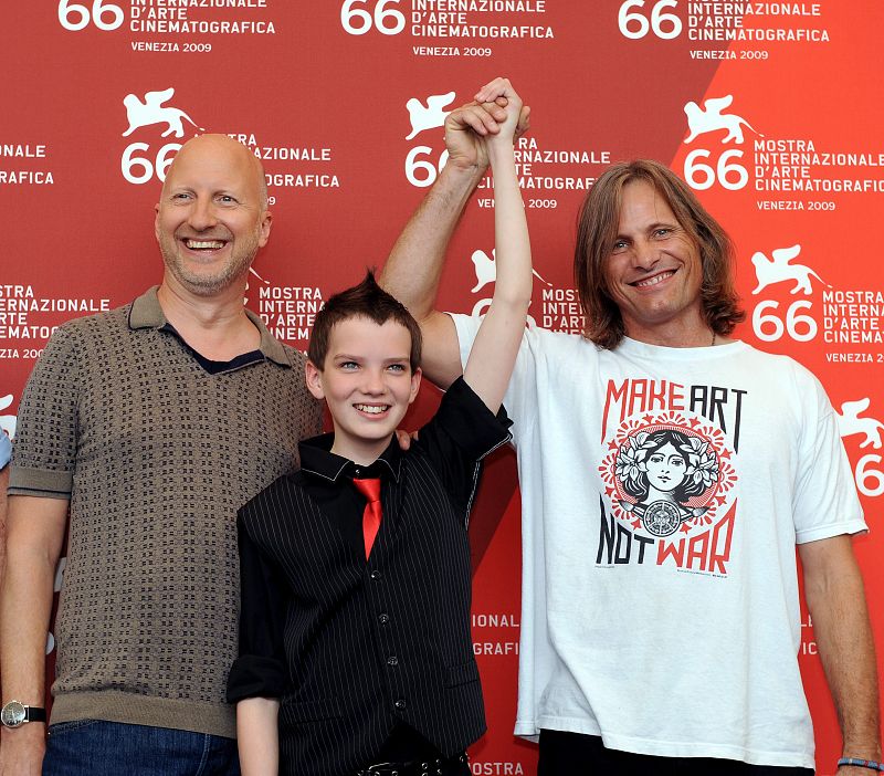 Viggo Mortensen seduce a Venecia derrochando simpatía en la presentación de 'The Road'