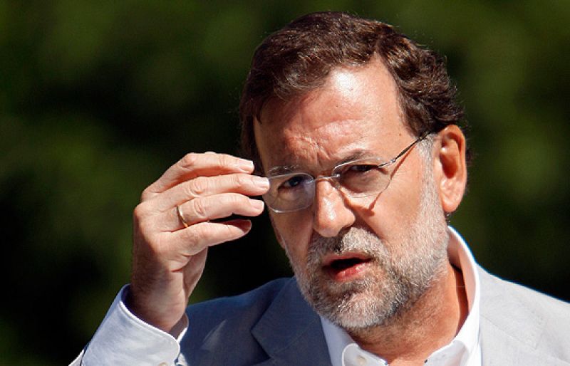 Rajoy acusa a Zapatero de "esconderse" y pide que explique la "naturaleza de la misión" en Afganistán