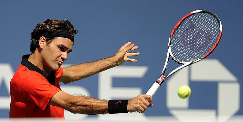 Federer pasa a octavos y se asegura el nº1