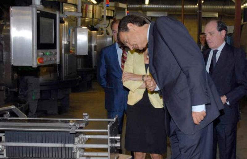 Zapatero reitera su apuesta por las energías renovables y el ahorro energético