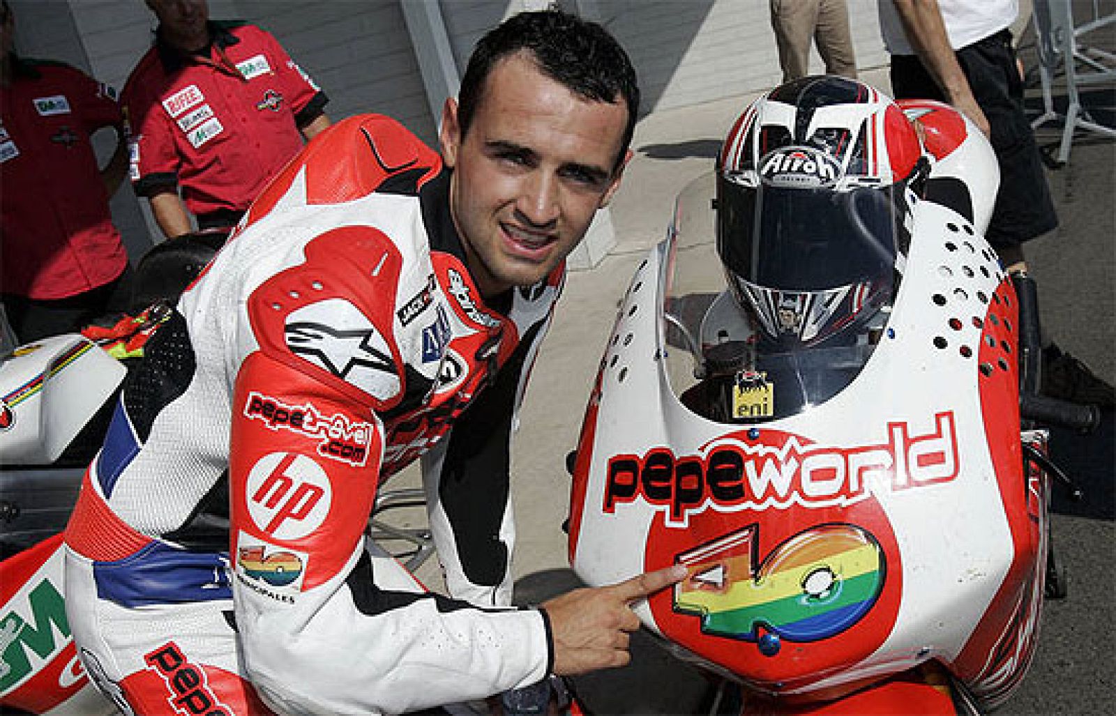 Héctor Barberá, en 250cc, y Julián Simón, en 125cc, han vuelto a subir a lo más alto del cajón.