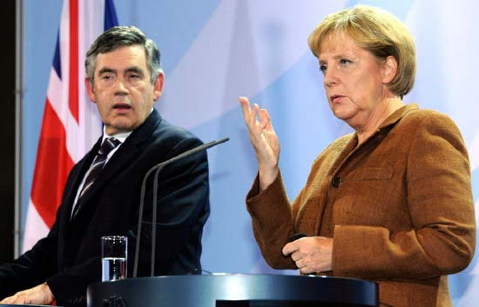 Merkel y Brown piden una conferencia para Afganistán | Ver